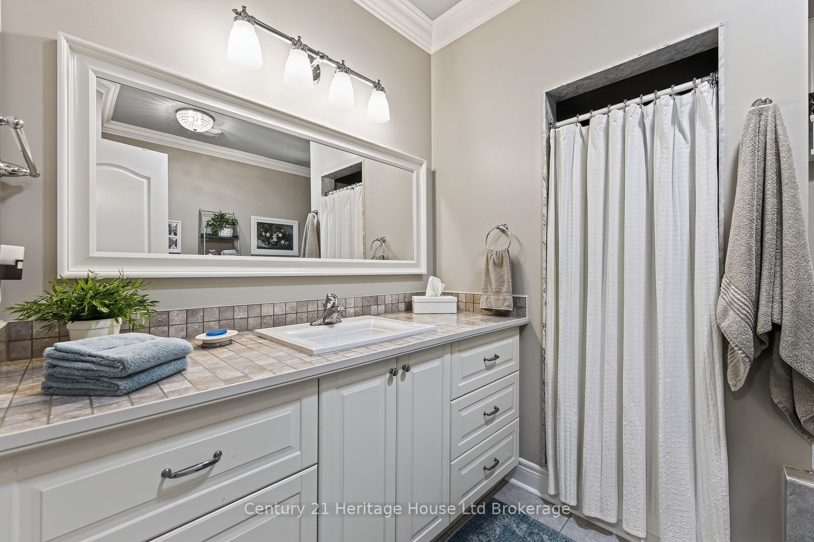528 Baldwin Crescent Property Photo 20