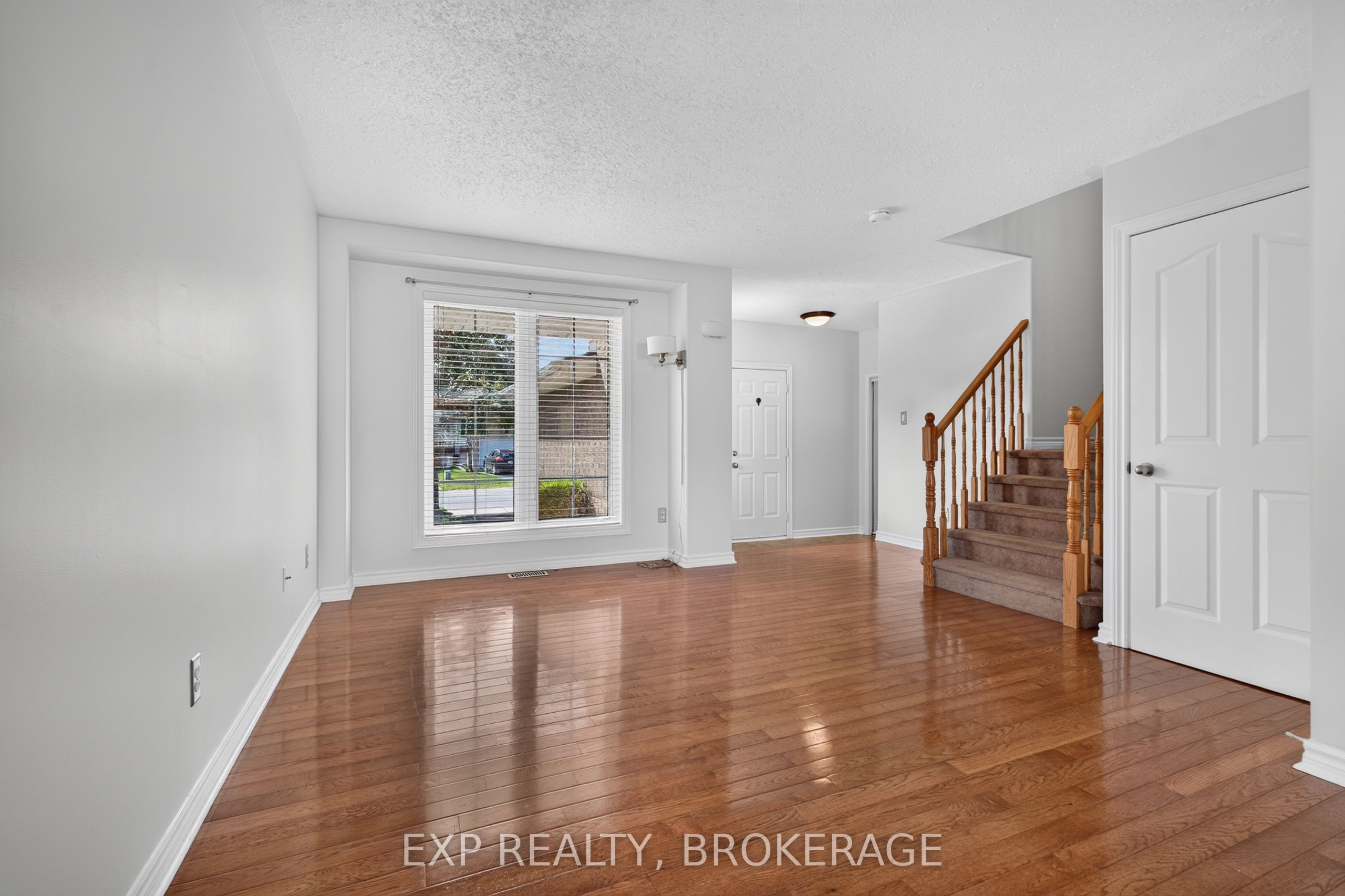 1896 Berrywood Crescent Property Photo 6