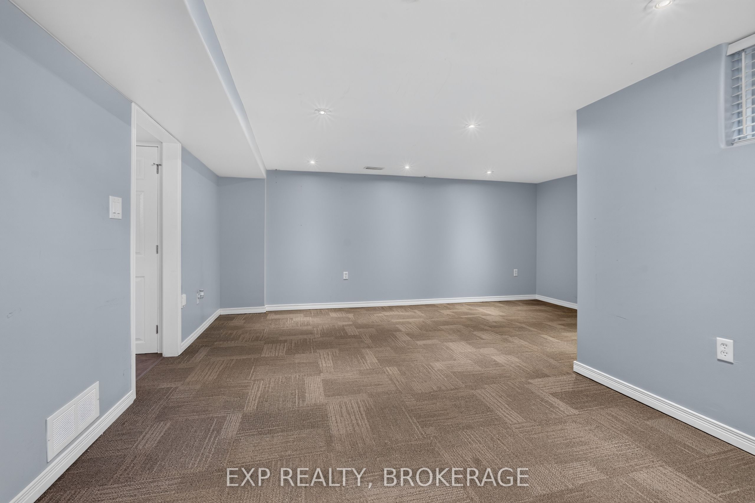 1896 Berrywood Crescent Property Photo 33