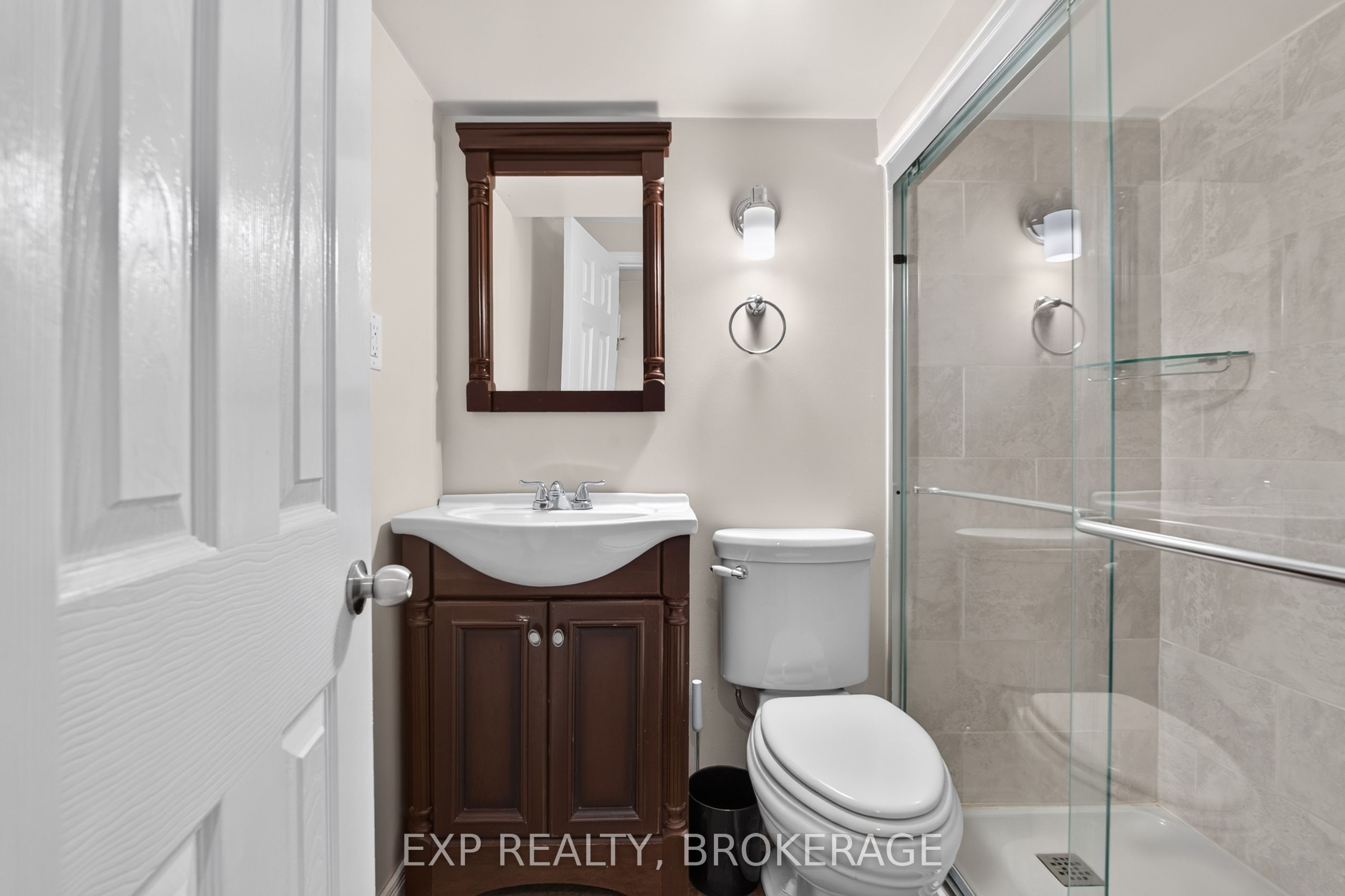 1896 Berrywood Crescent Property Photo 37