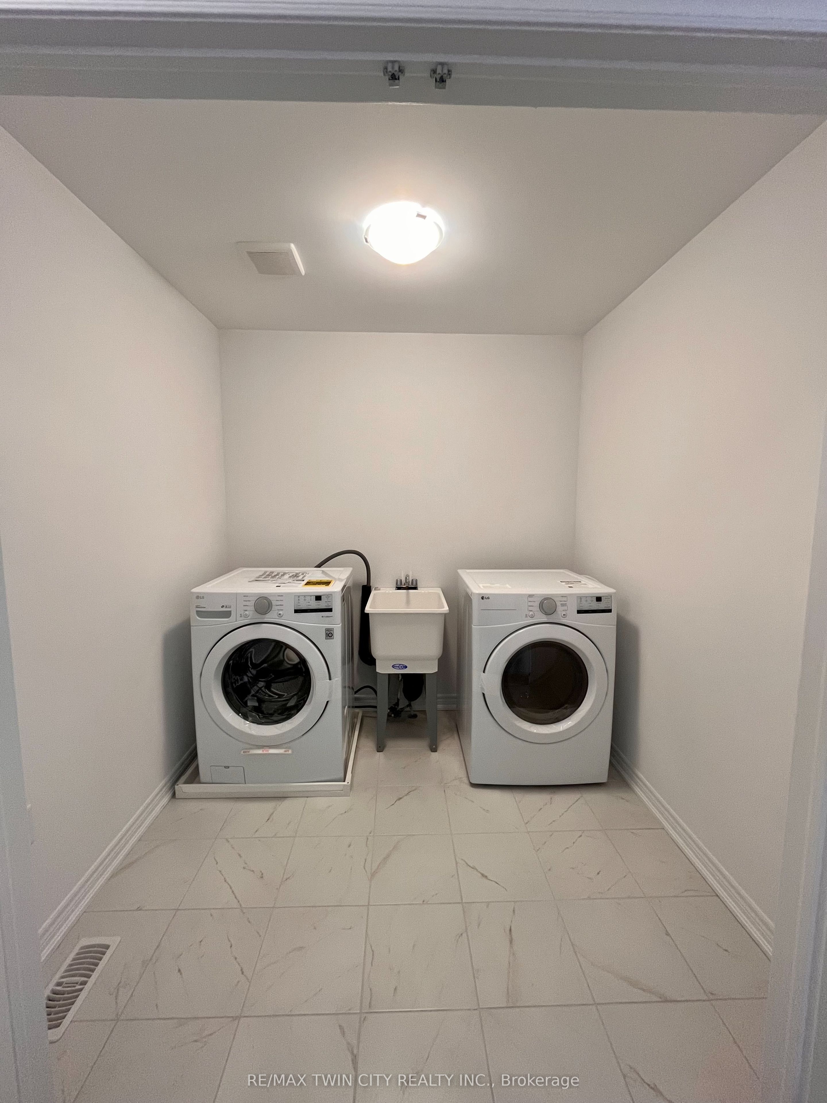 461 Blackburn Drive 2 Property Photo 17