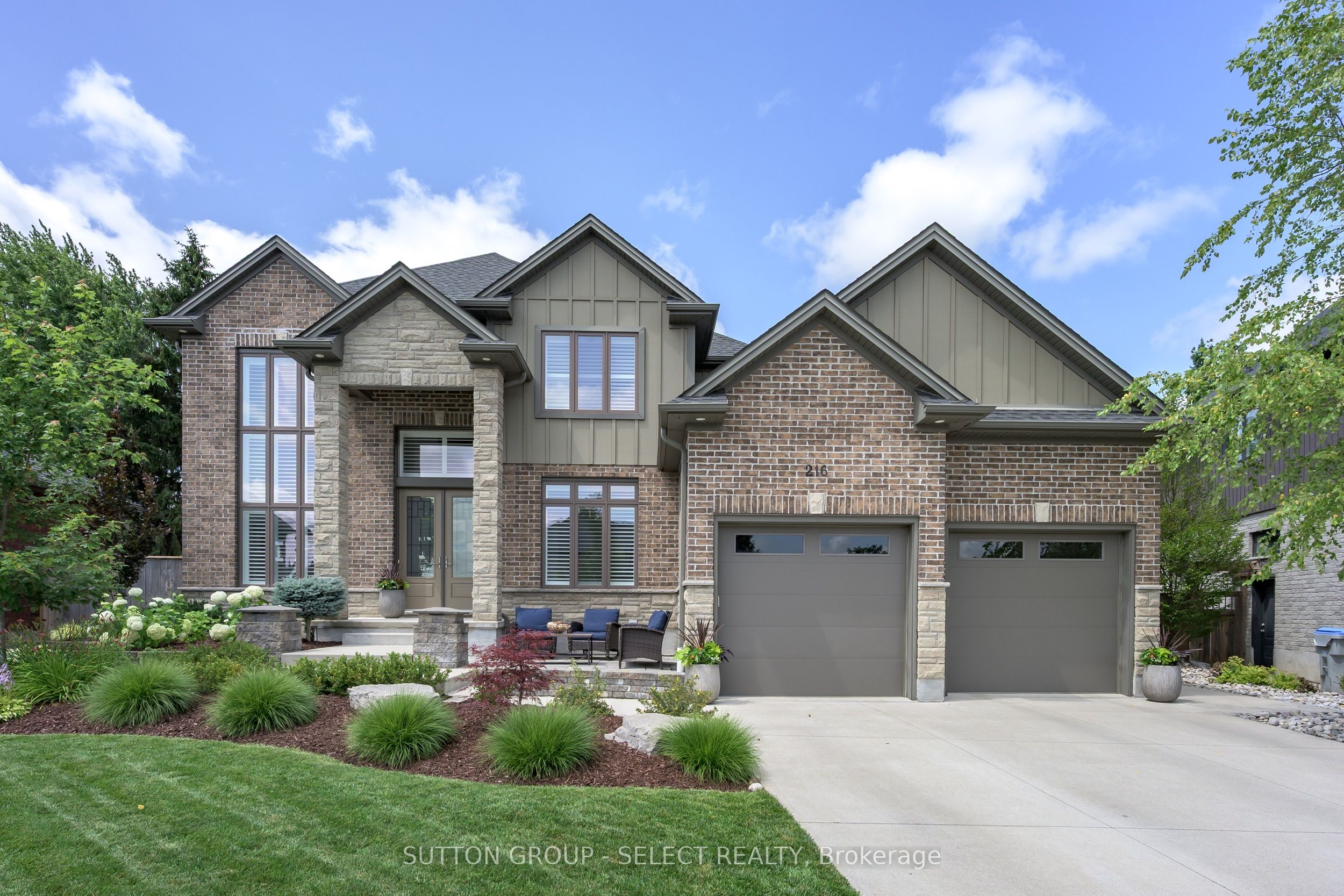 216 Martin Drive Property Photo 1