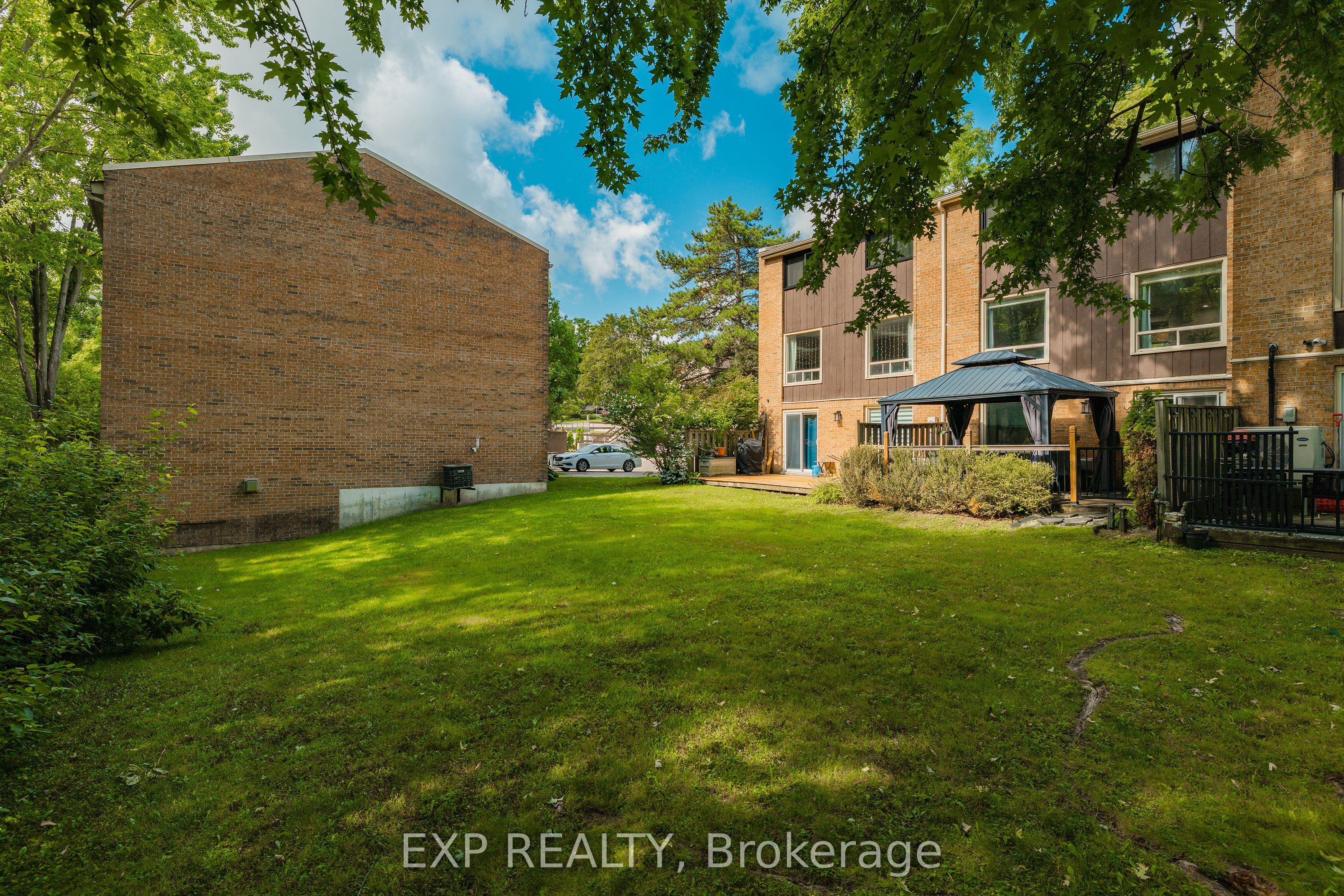 220 Salisbury Avenue 13 Property Photo 33