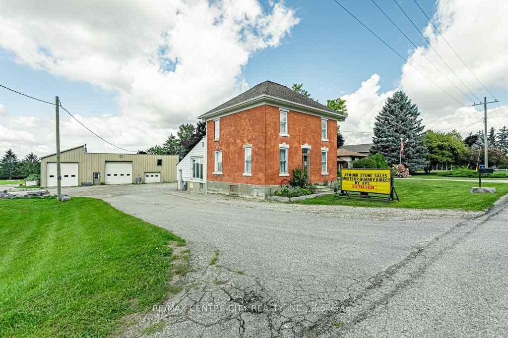 594443 Highway 59 Road Property Photo 2