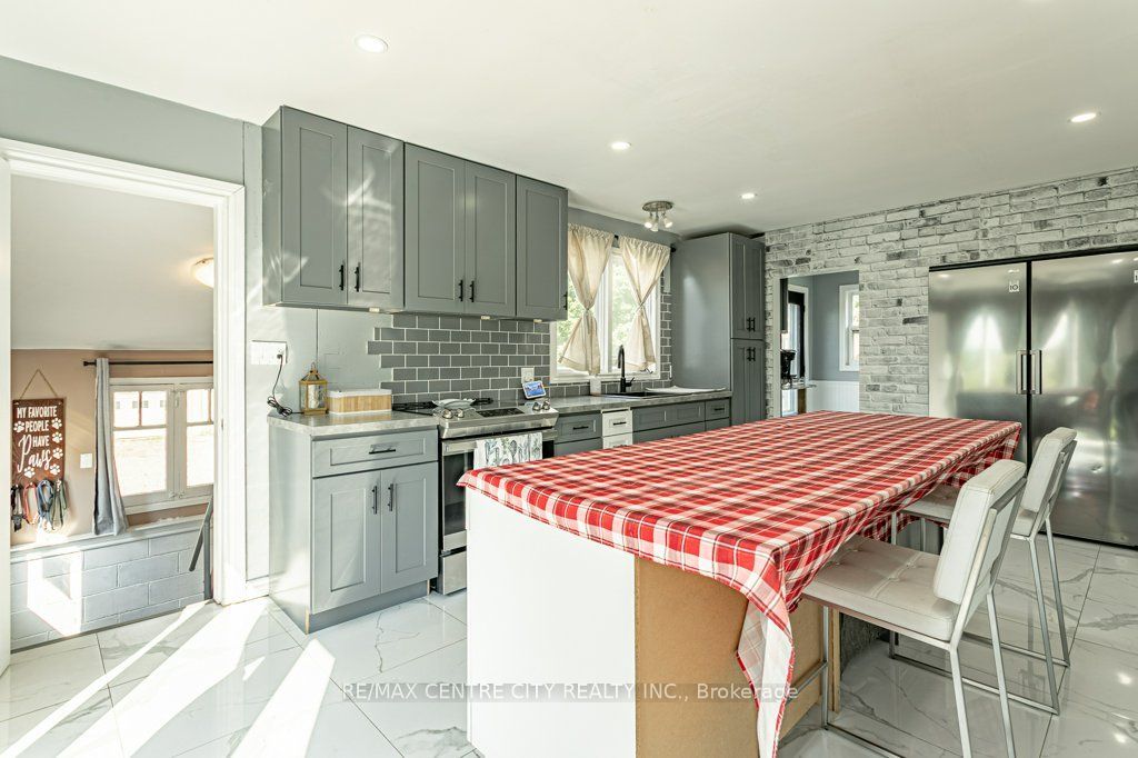 594443 Highway 59 Road Property Photo 4