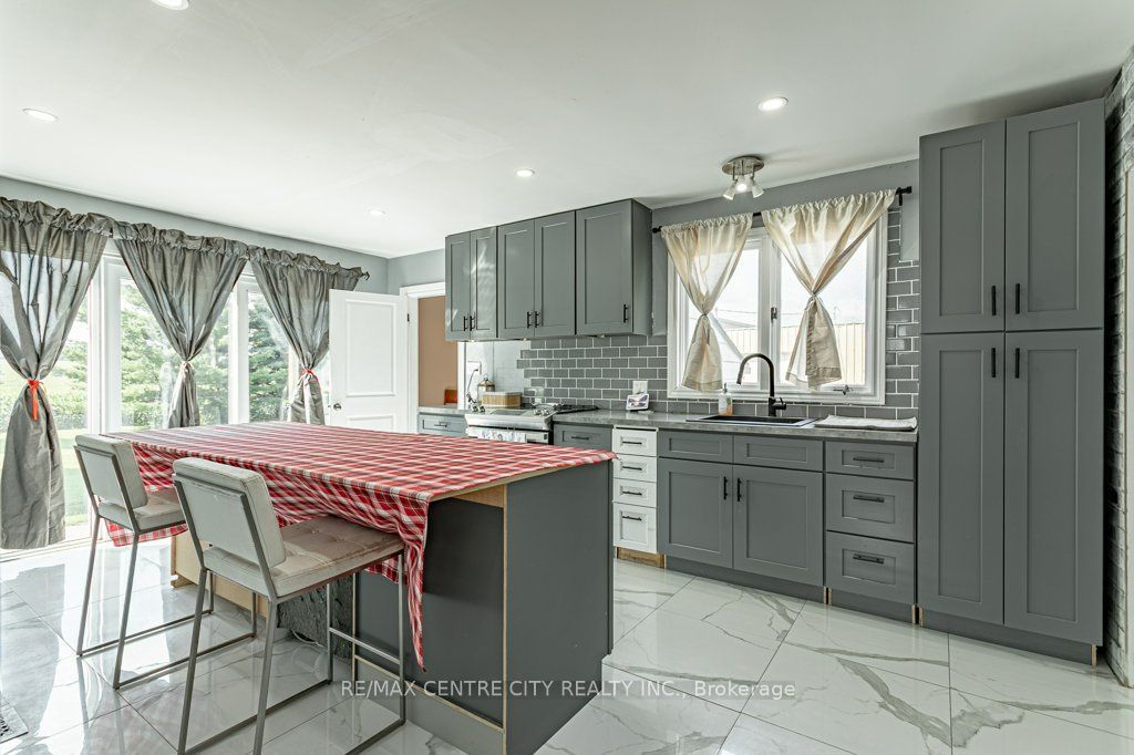 594443 Highway 59 Road Property Photo 6