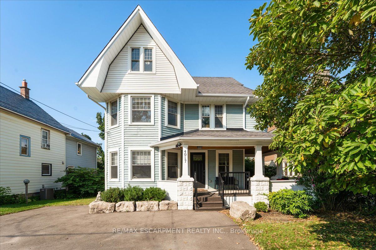 4917 King Street E Property Photo 1