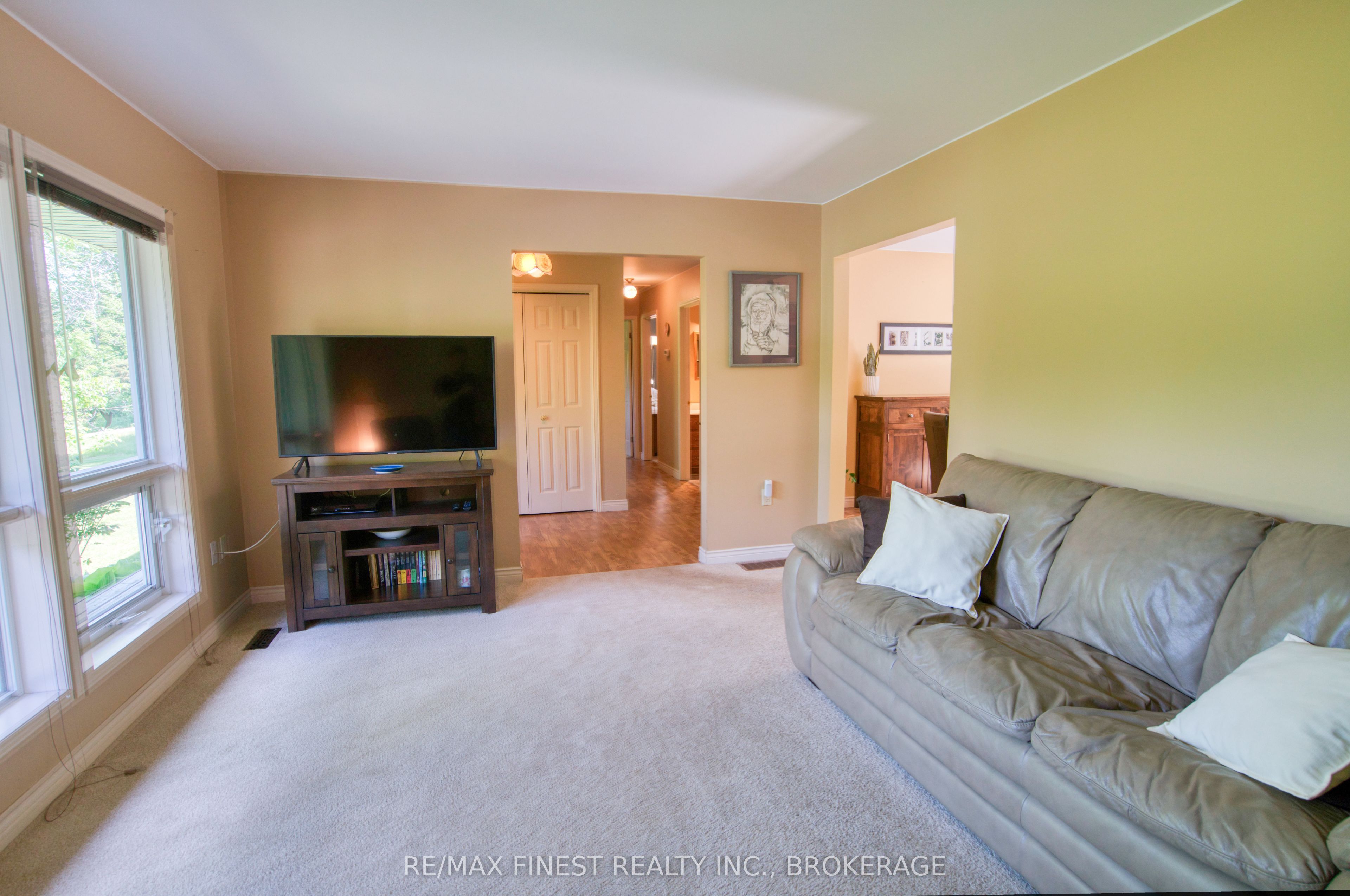5895 Davey Drive Property Photo 7