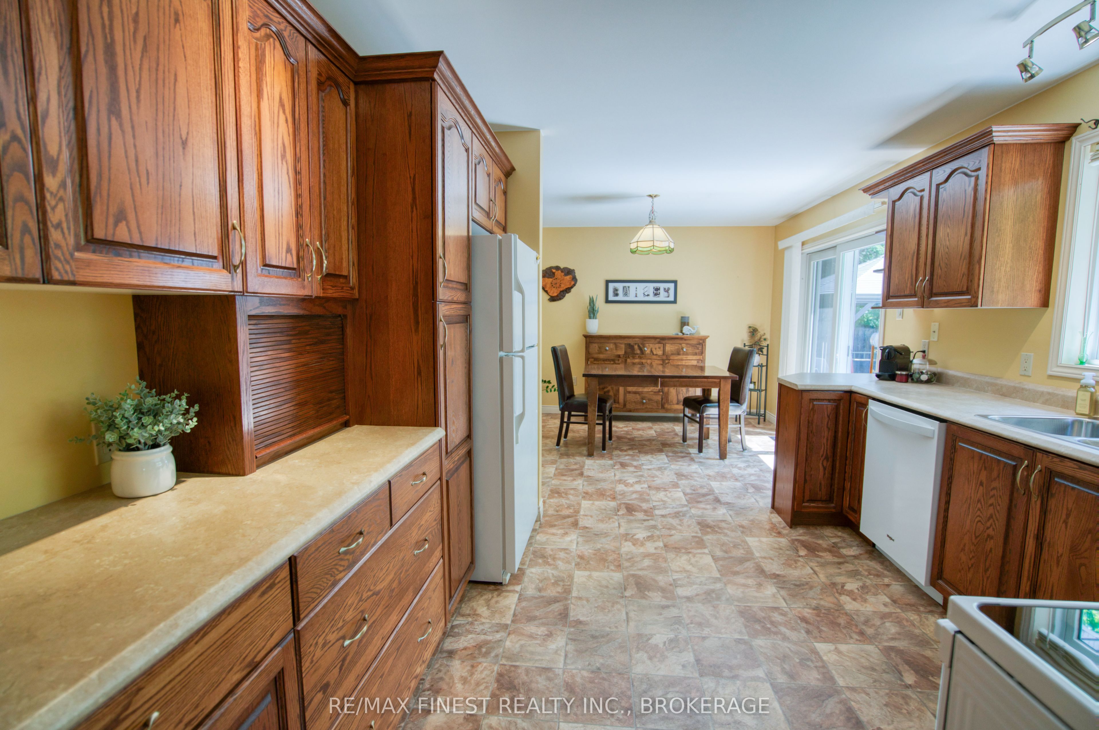 5895 Davey Drive Property Photo 11