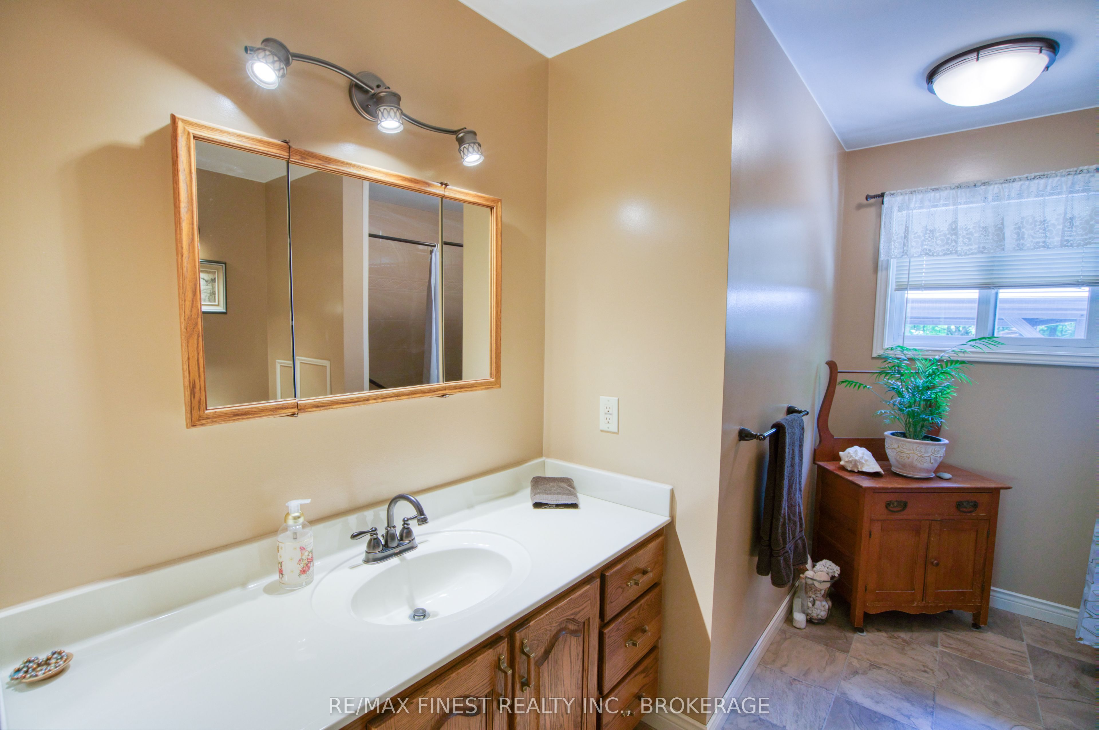 5895 Davey Drive Property Photo 12