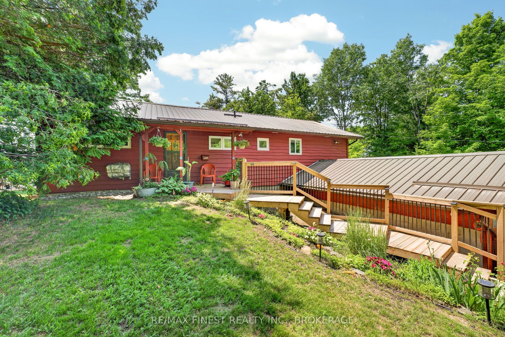 1067 Island View Lane E Property Photo 4