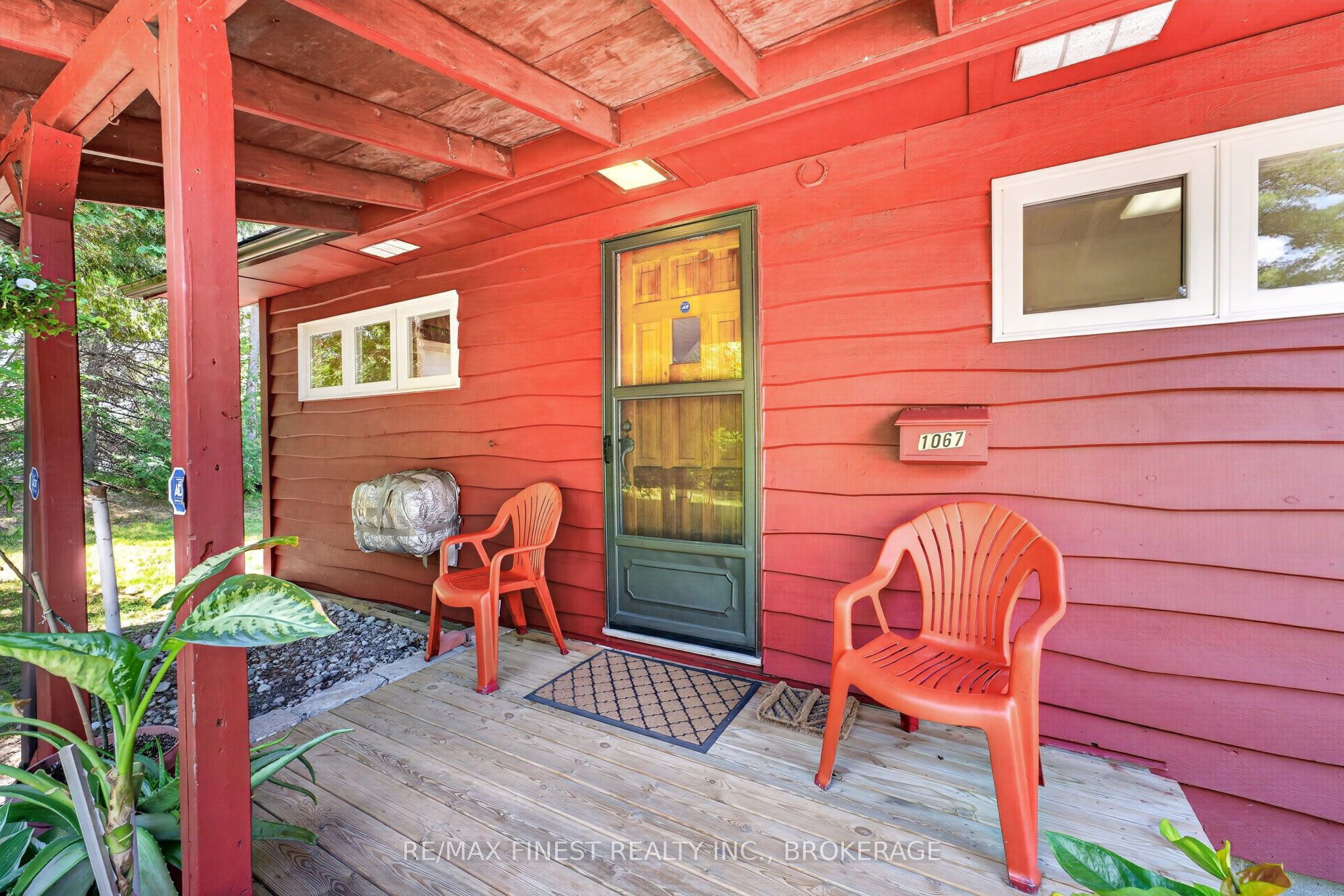 1067 Island View Lane E Property Photo 5