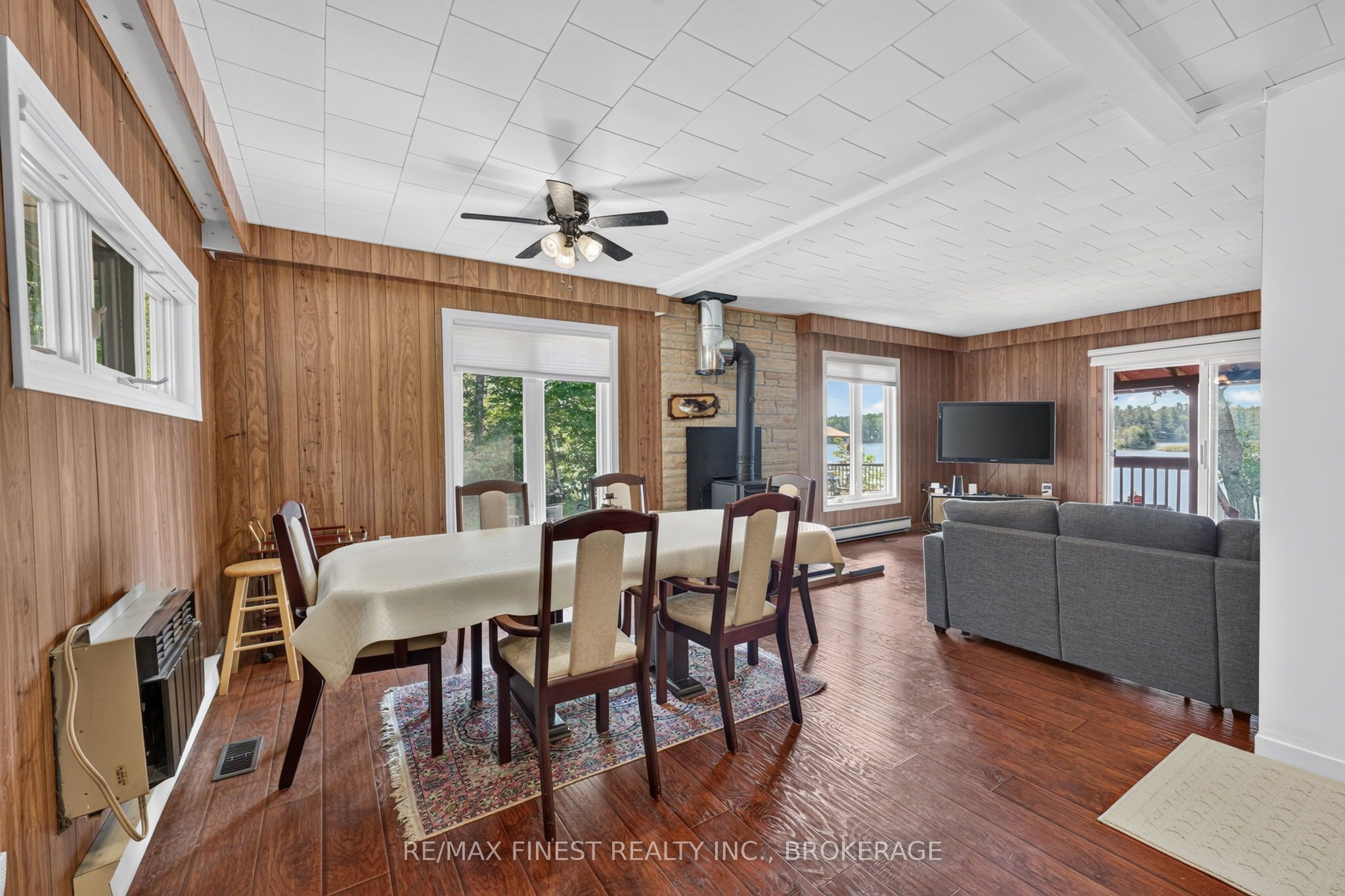 1067 Island View Lane E Property Photo 7