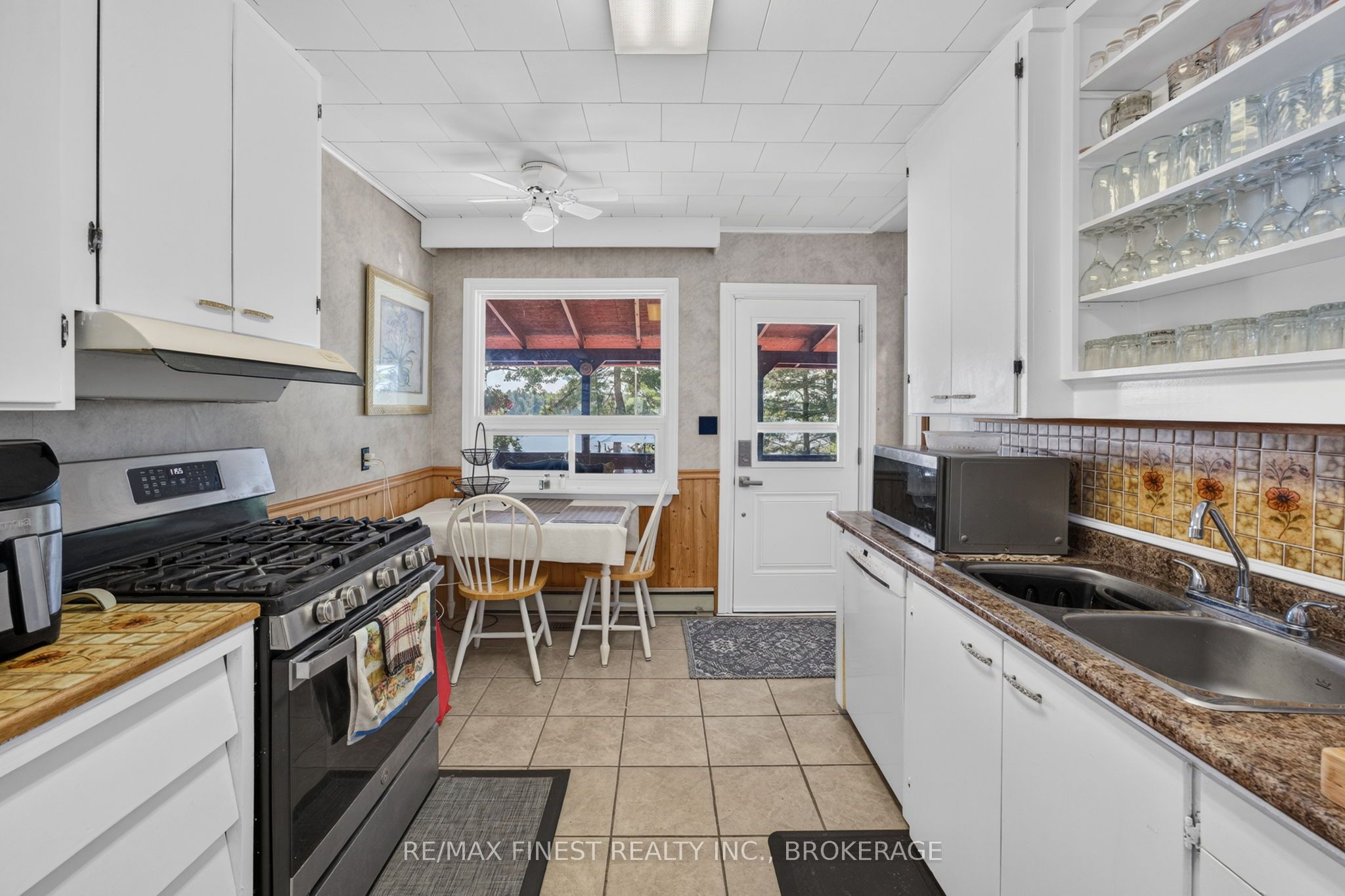 1067 Island View Lane E Property Photo 11