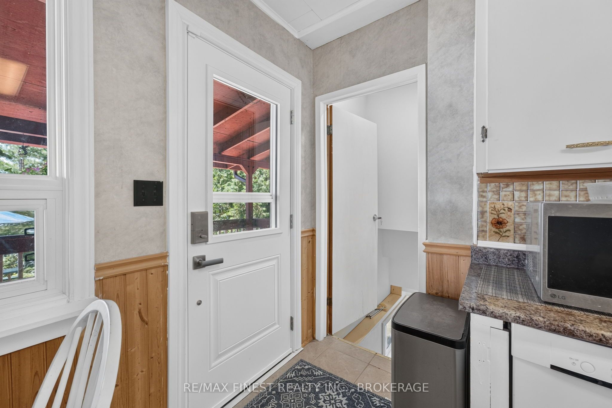 1067 Island View Lane E Property Photo 13