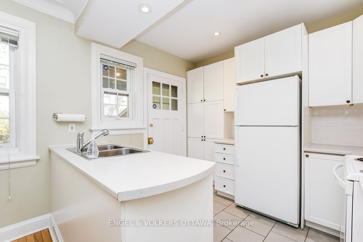 475 Golden Avenue Property Photo 11