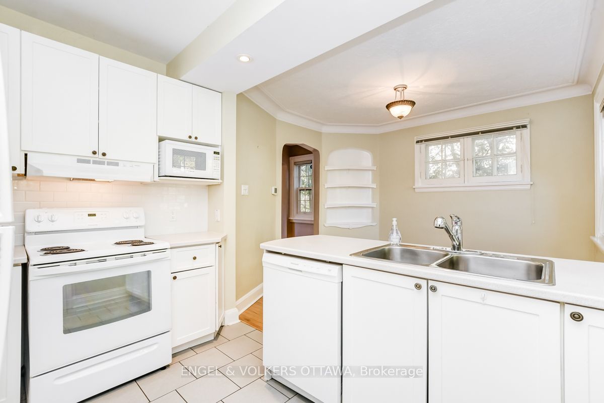475 Golden Avenue Property Photo 13