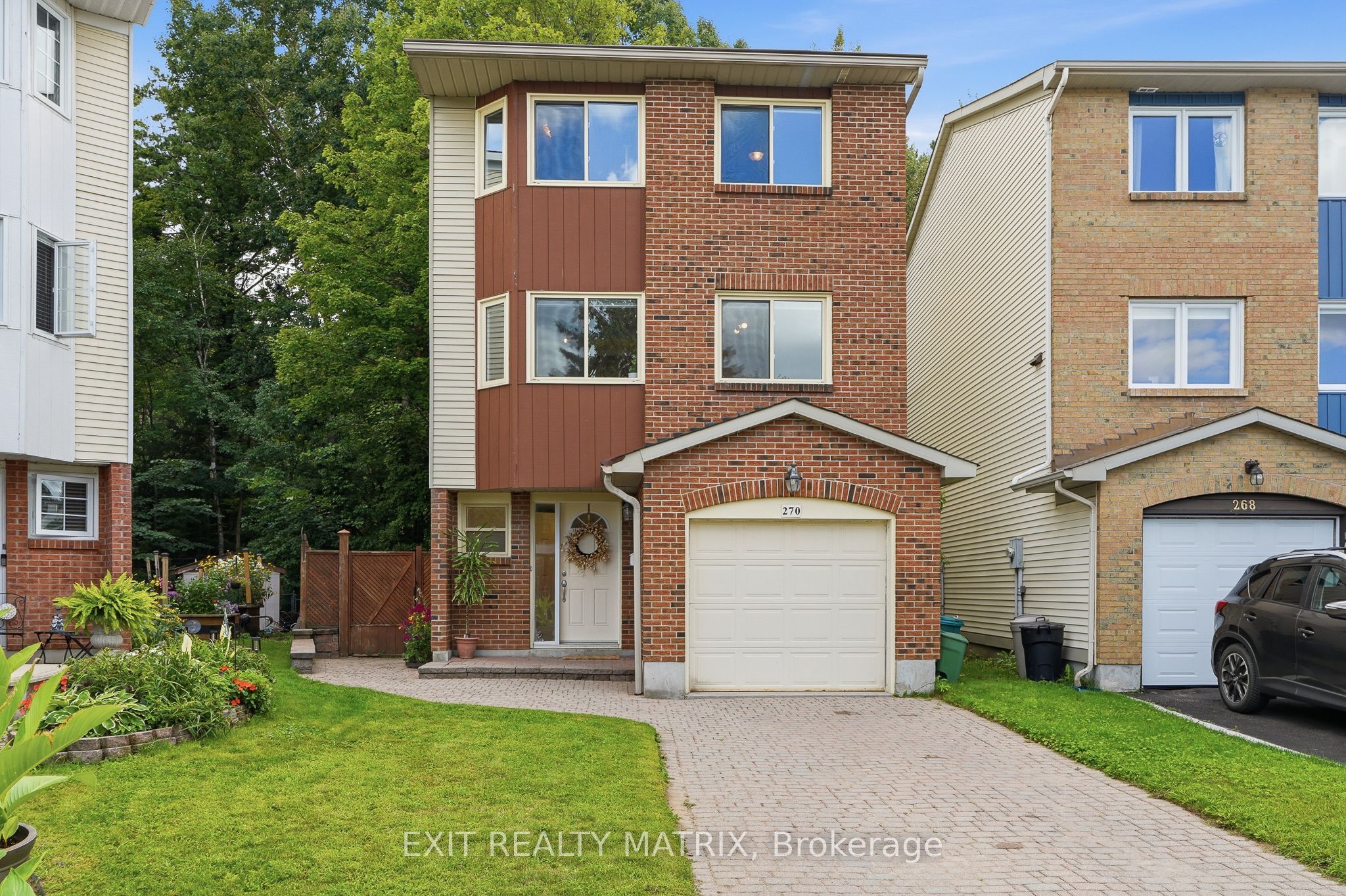 270 Fernleaf Crescent Property Photo 1