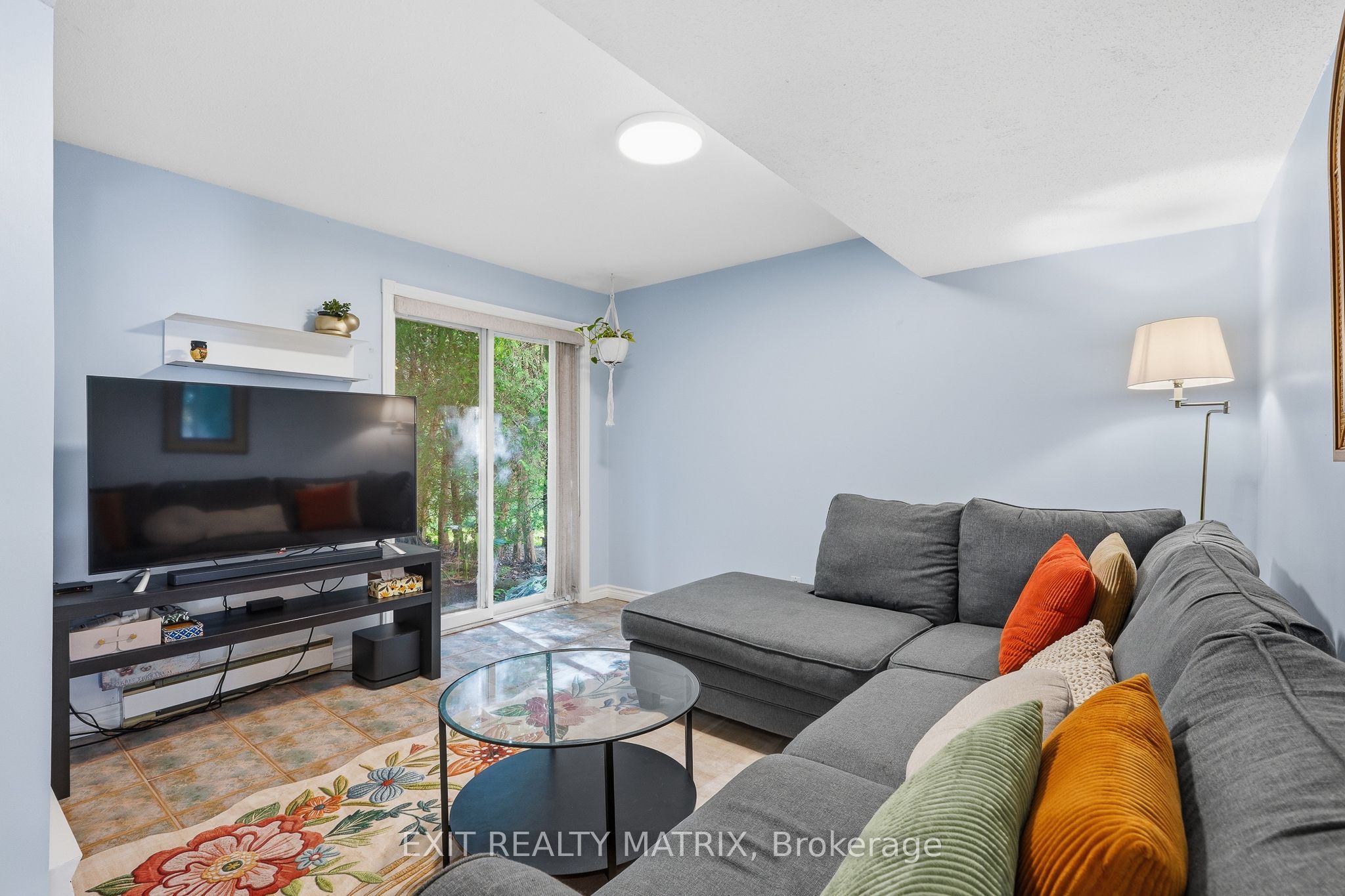 270 Fernleaf Crescent Property Photo 6