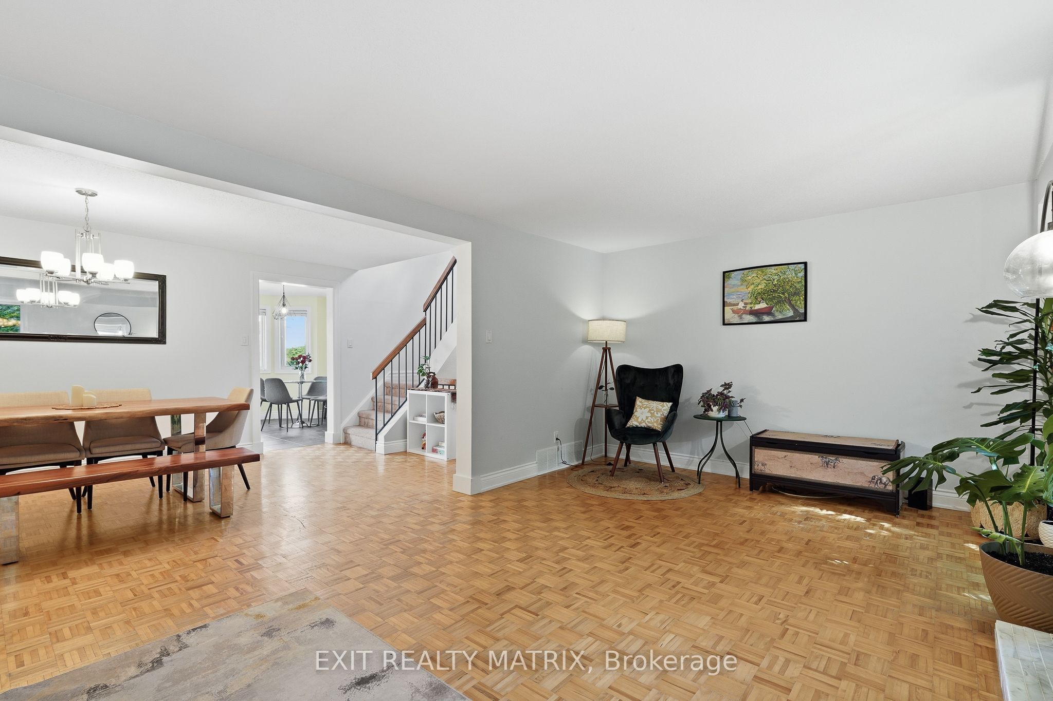 270 Fernleaf Crescent Property Photo 10