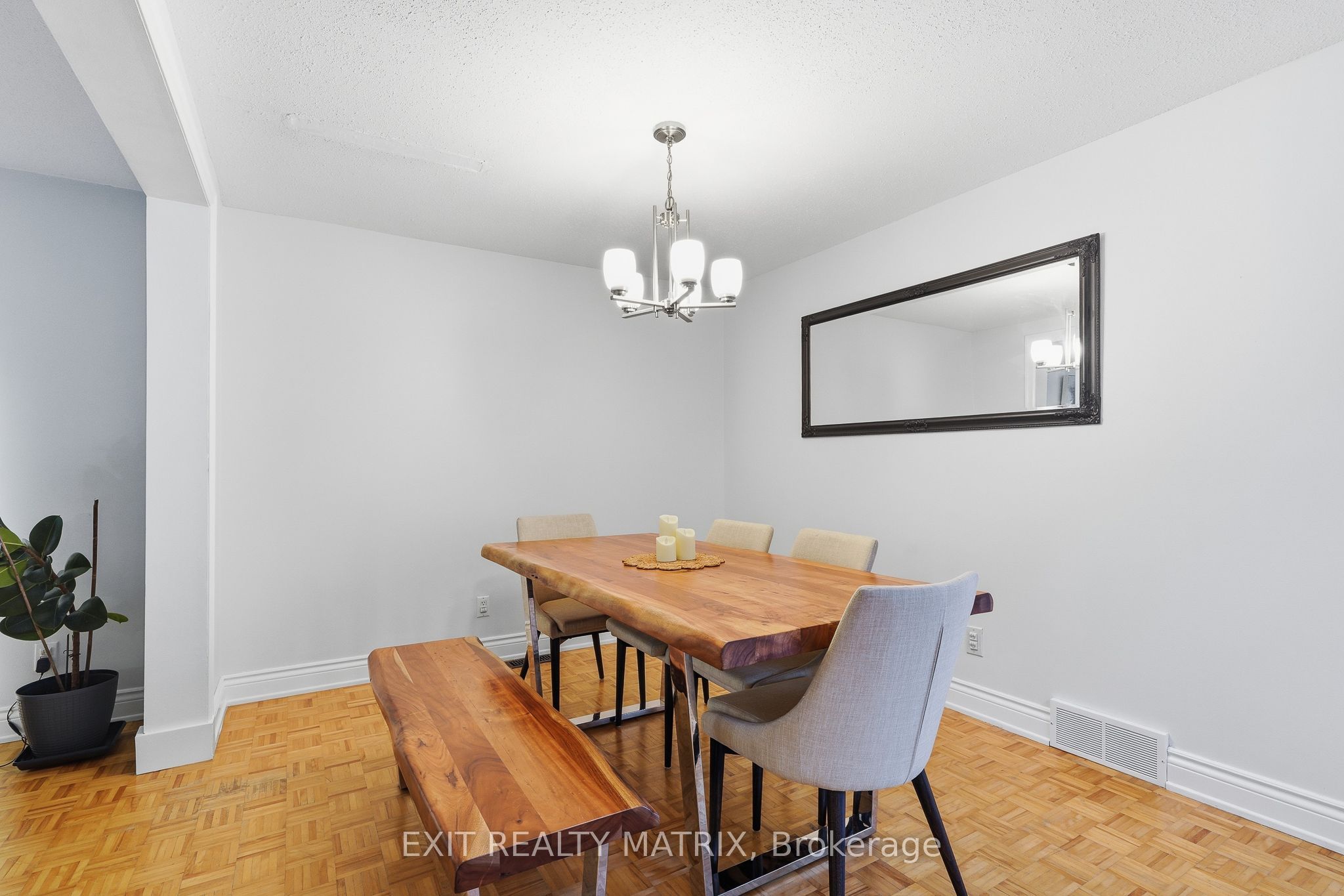 270 Fernleaf Crescent Property Photo 12