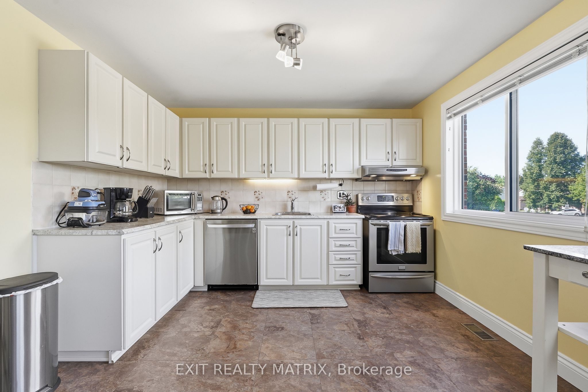 270 Fernleaf Crescent Property Photo 15