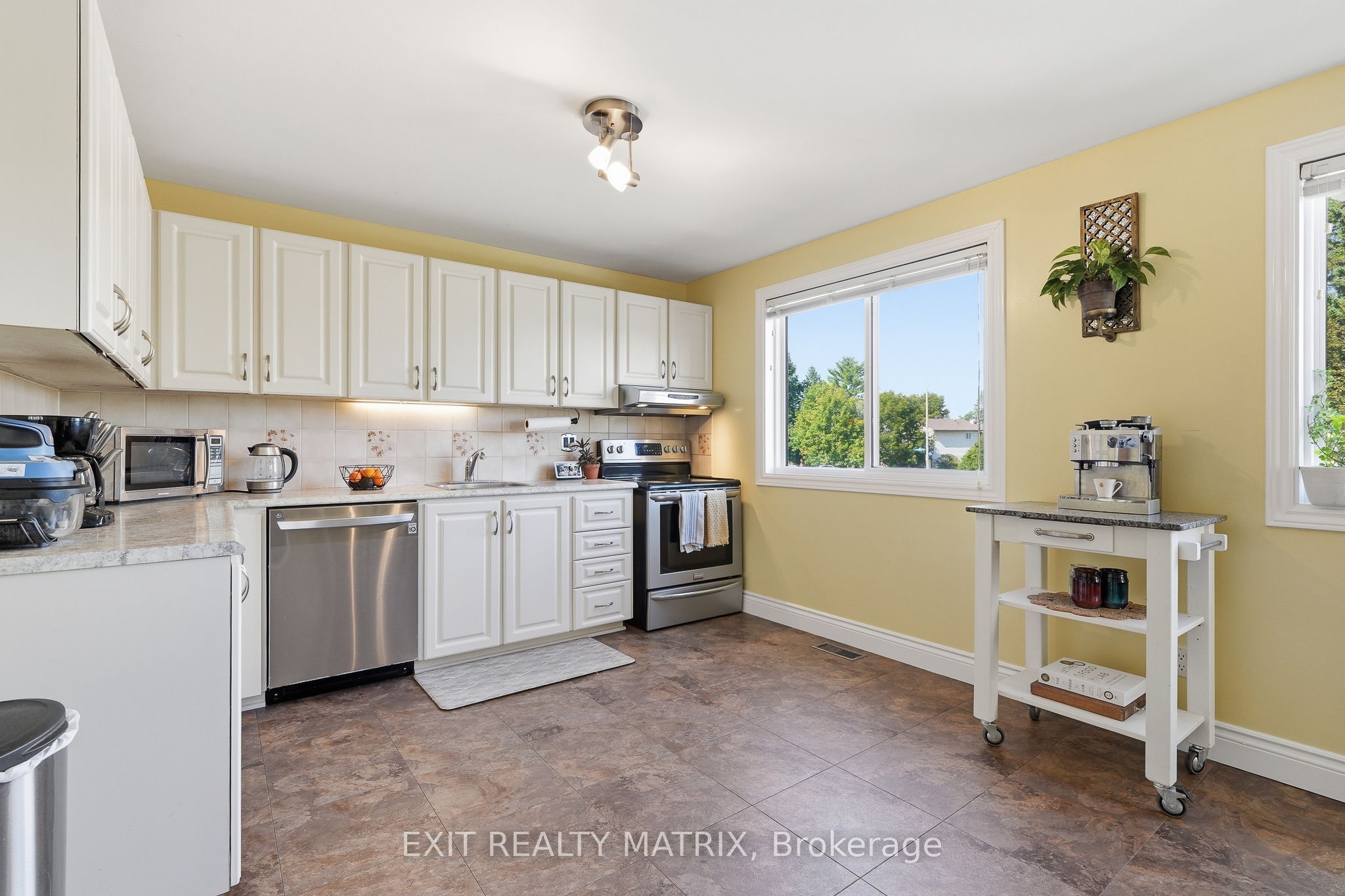 270 Fernleaf Crescent Property Photo 16