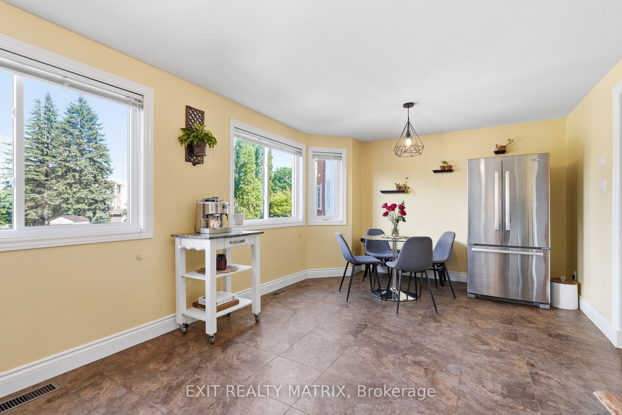 270 Fernleaf Crescent Property Photo 17
