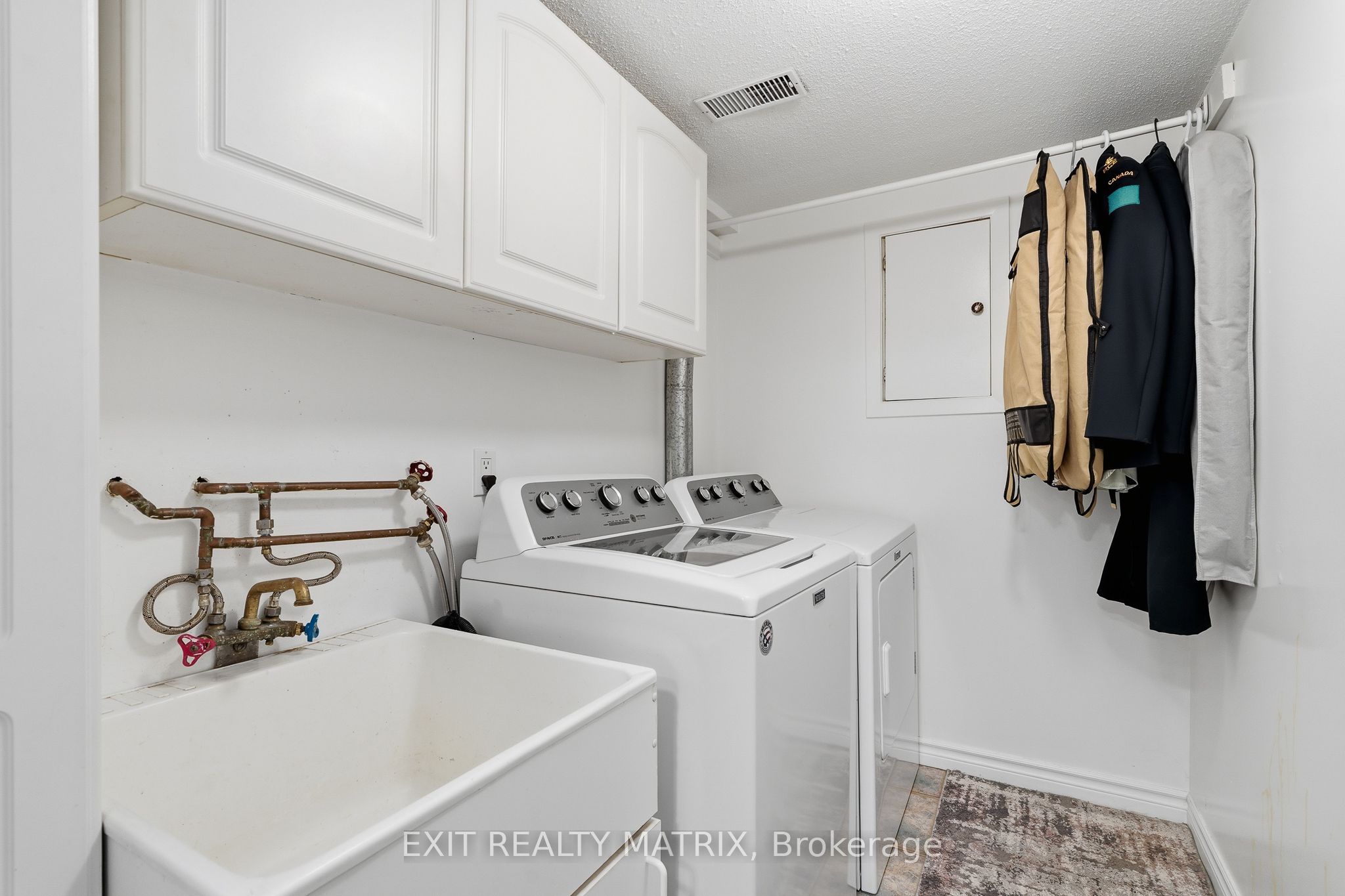 270 Fernleaf Crescent Property Photo 28