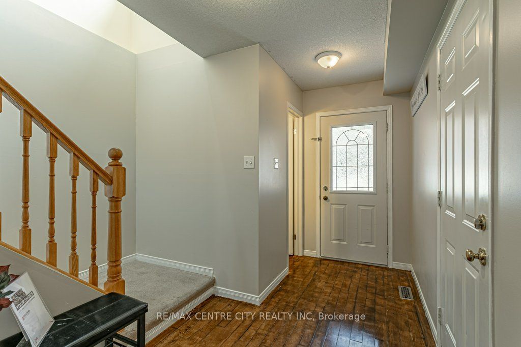 320 Rossmore Court Property Photo 4