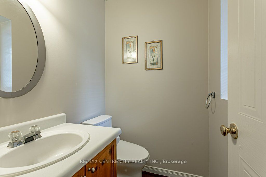 320 Rossmore Court Property Photo 6