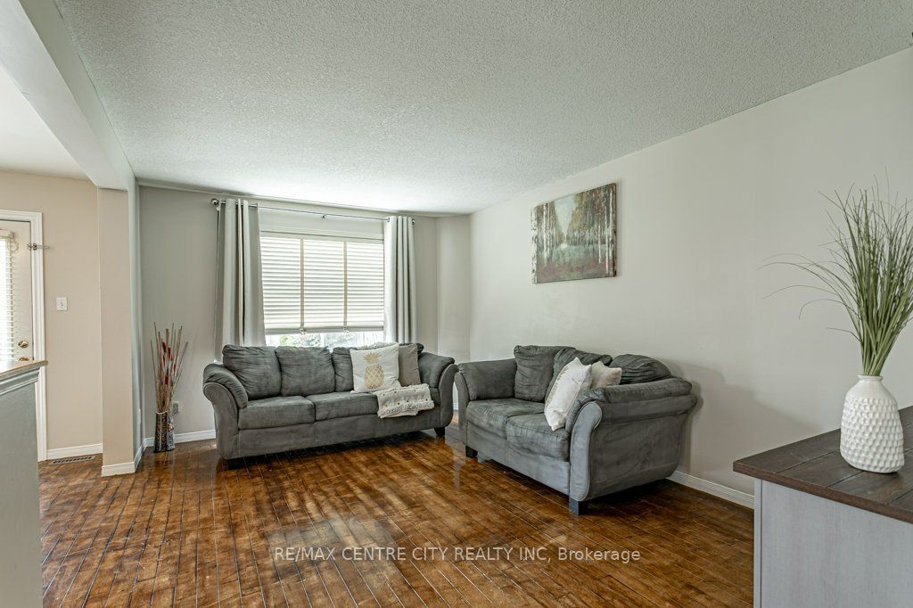 320 Rossmore Court Property Photo 7