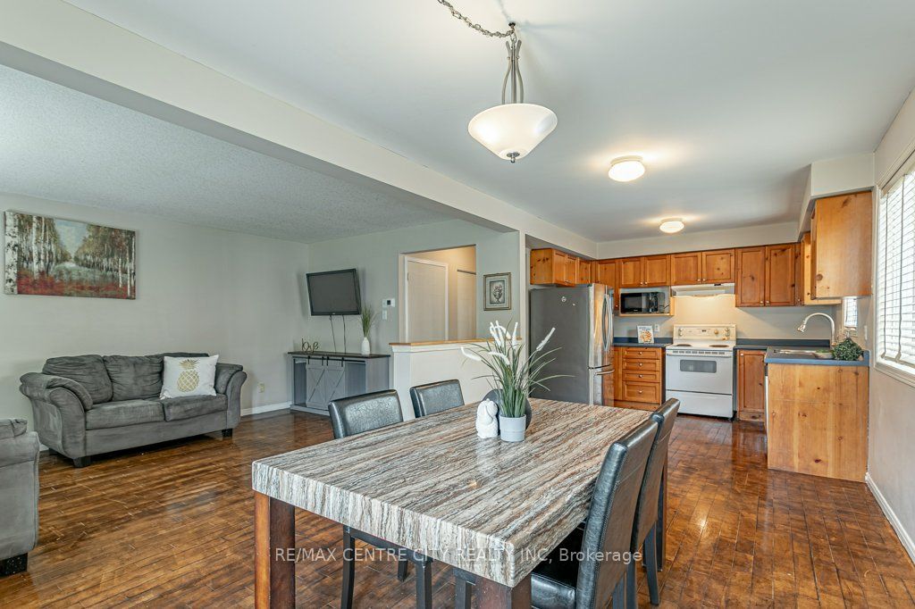 320 Rossmore Court Property Photo 10