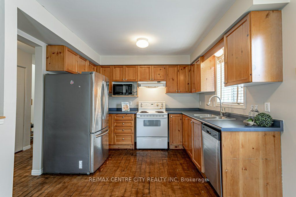 320 Rossmore Court Property Photo 11