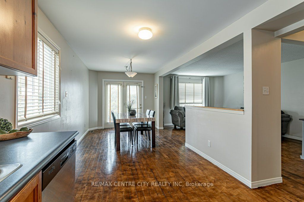 320 Rossmore Court Property Photo 12