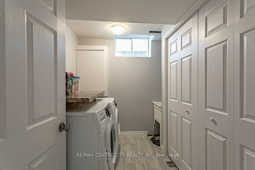 320 Rossmore Court Property Photo 16