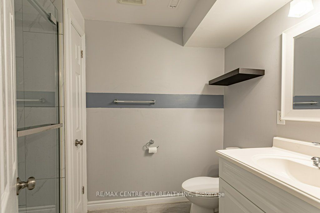 320 Rossmore Court Property Photo 17