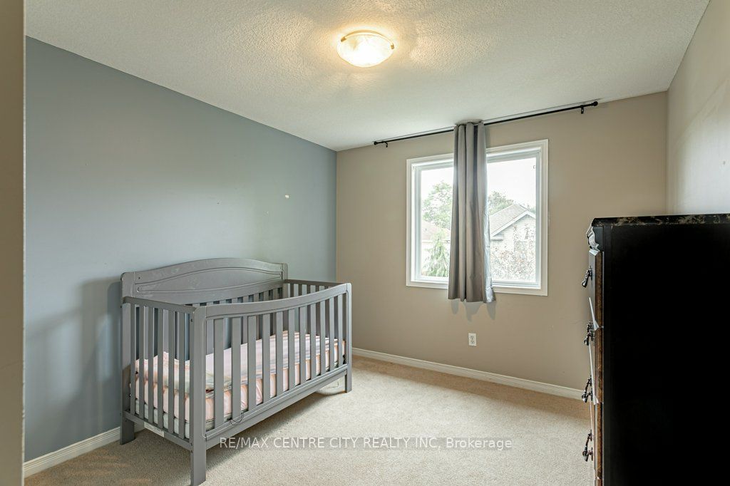320 Rossmore Court Property Photo 18