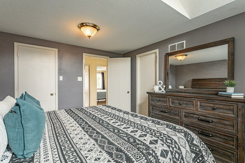 320 Rossmore Court Property Photo 21