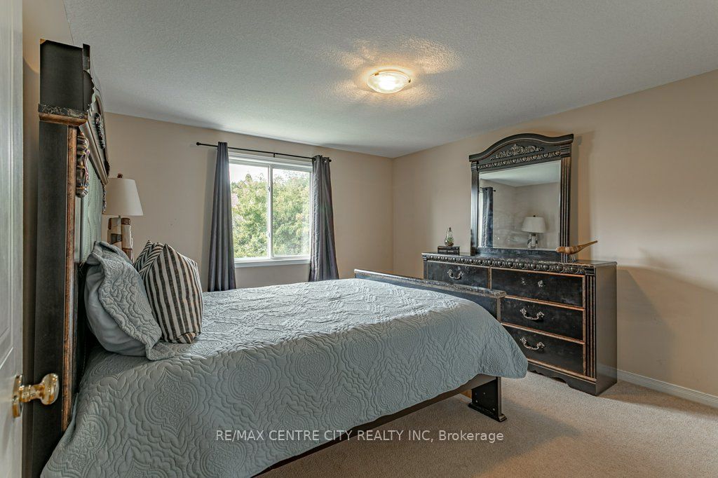 320 Rossmore Court Property Photo 22