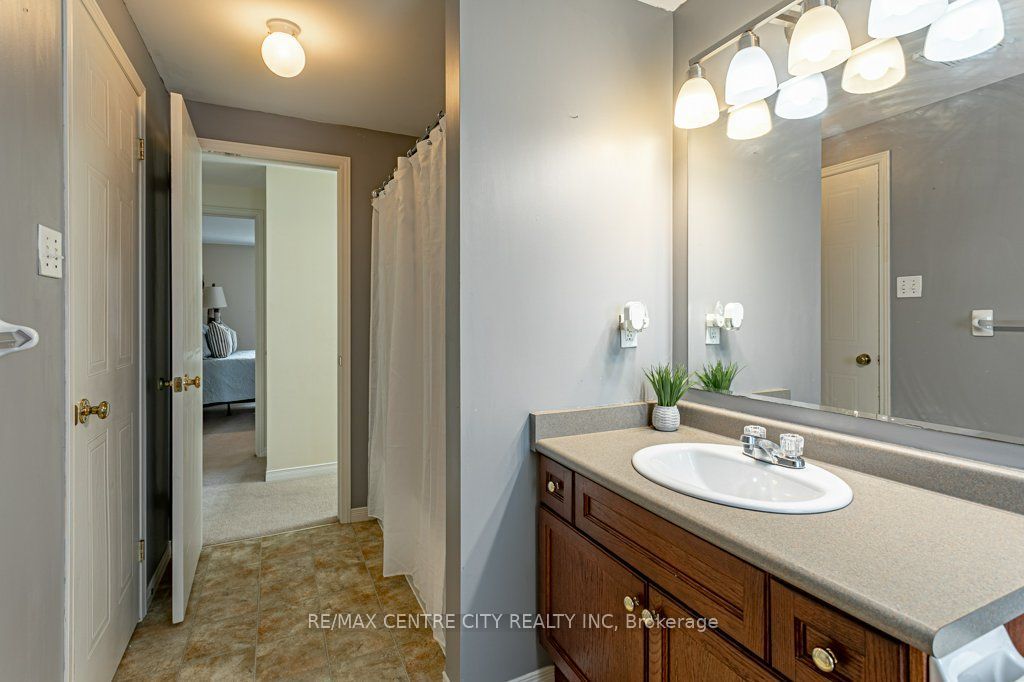320 Rossmore Court Property Photo 25
