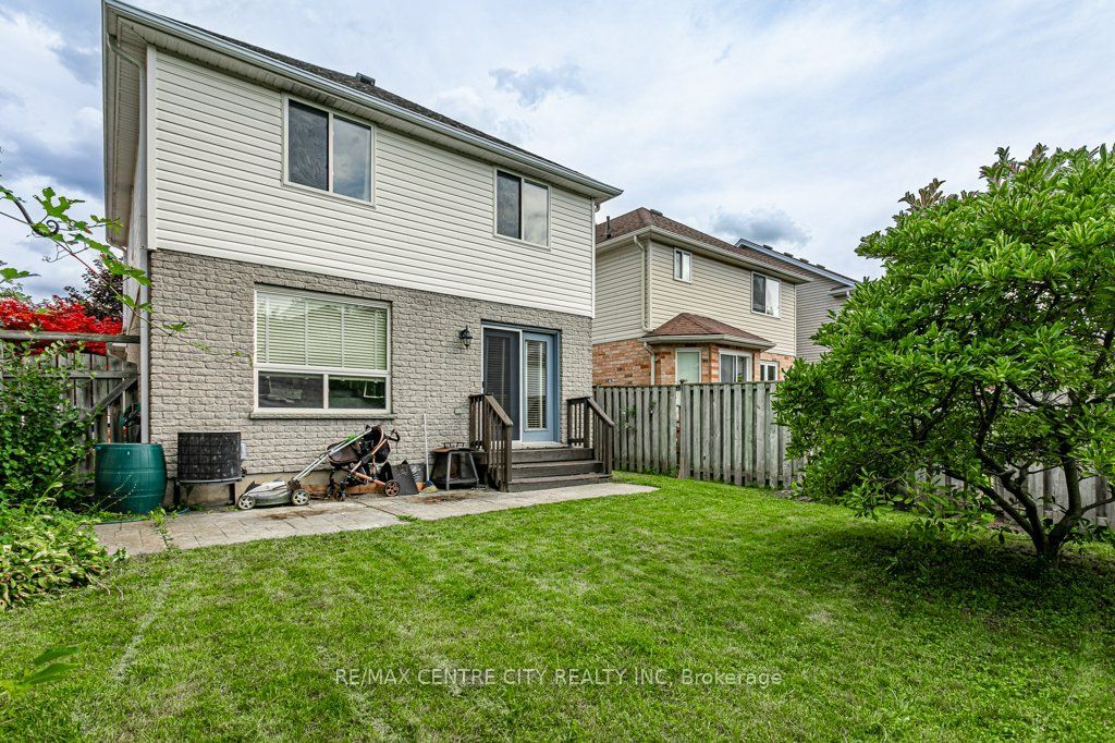 320 Rossmore Court Property Photo 26