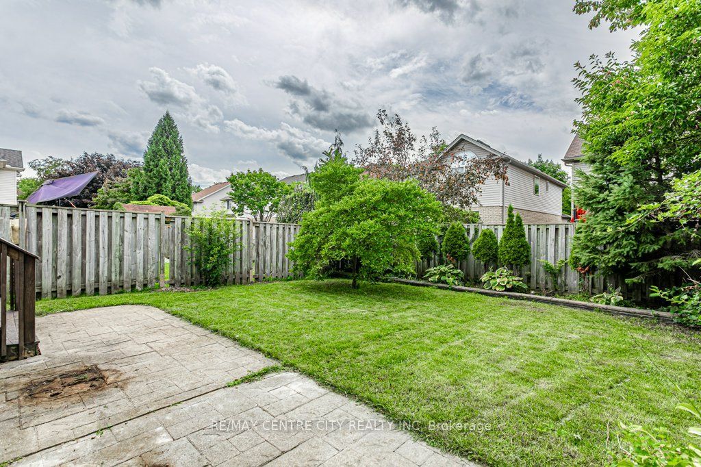 320 Rossmore Court Property Photo 27