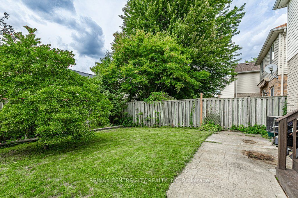 320 Rossmore Court Property Photo 28
