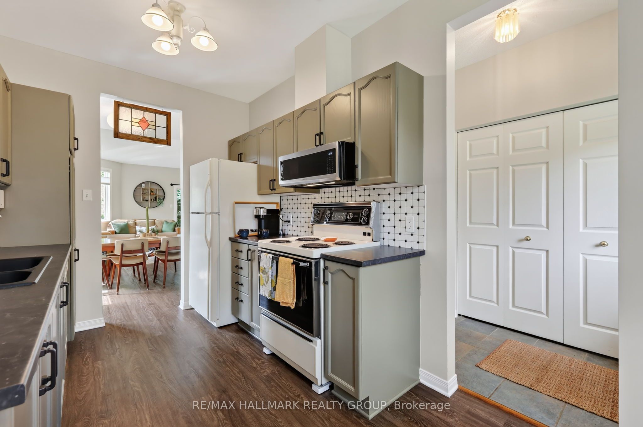 95 College Circle Property Photo 7