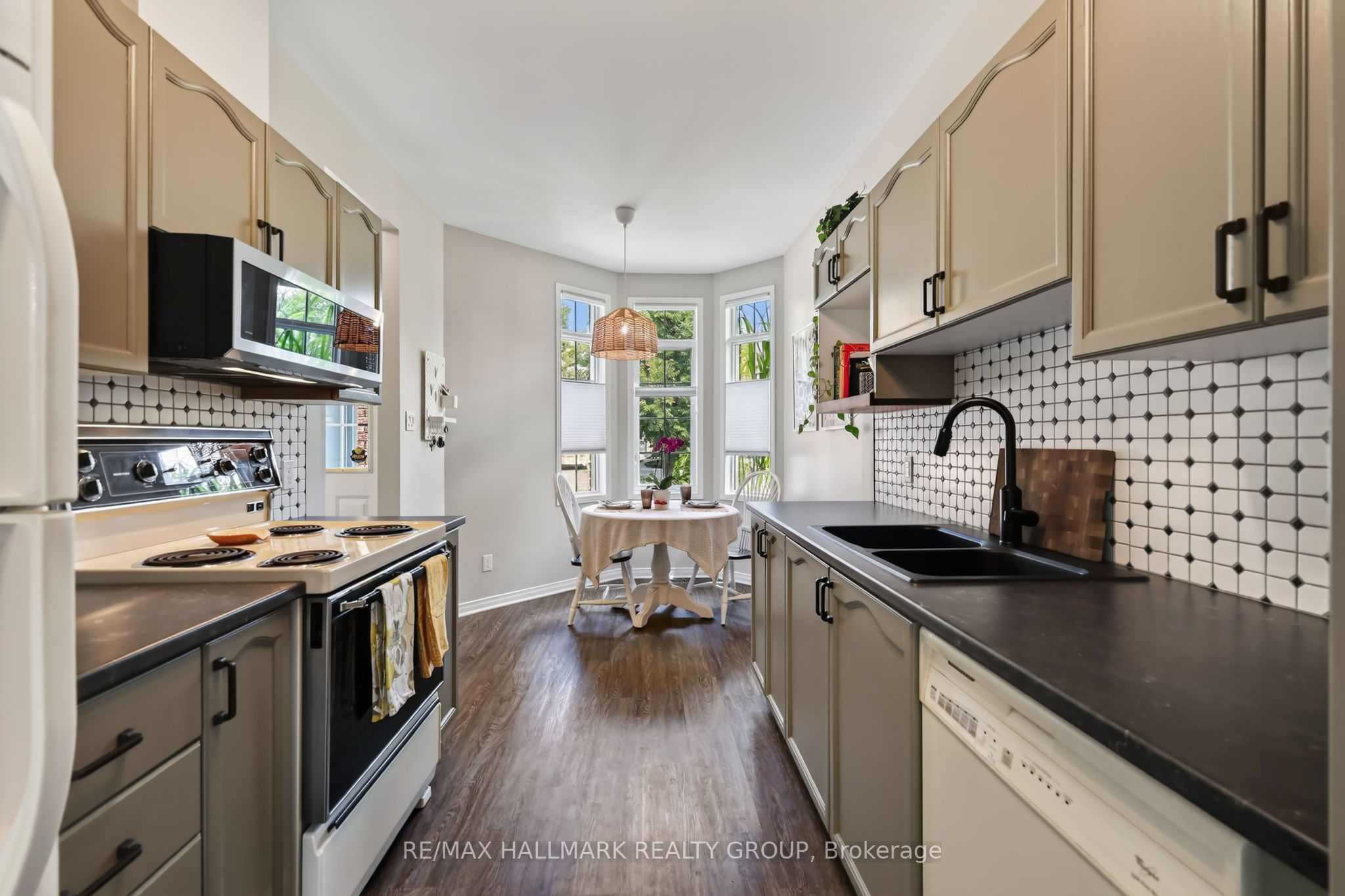 95 College Circle Property Photo 10