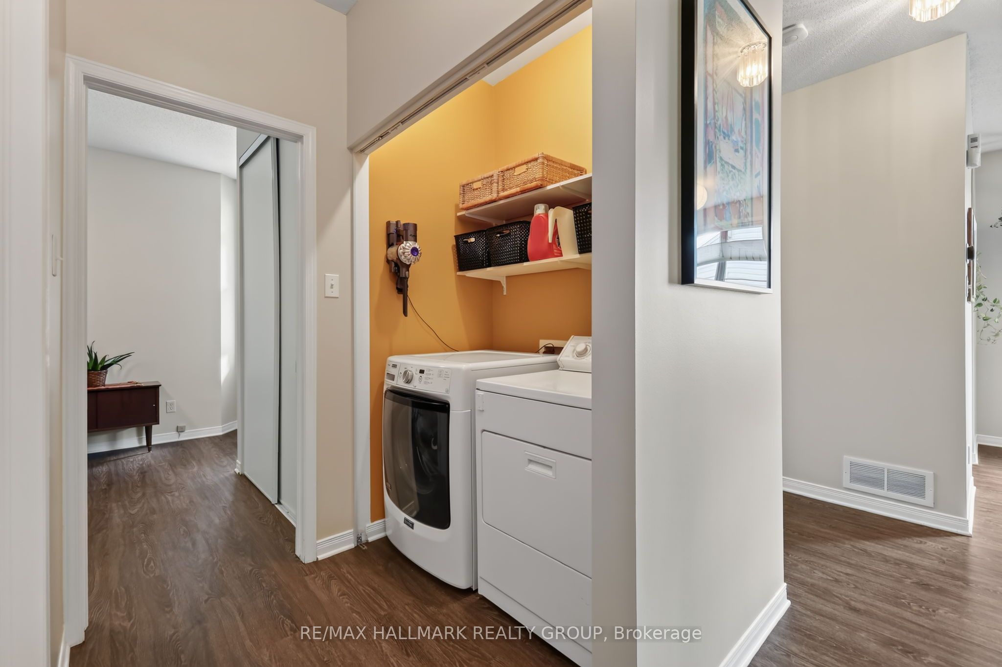 95 College Circle Property Photo 29