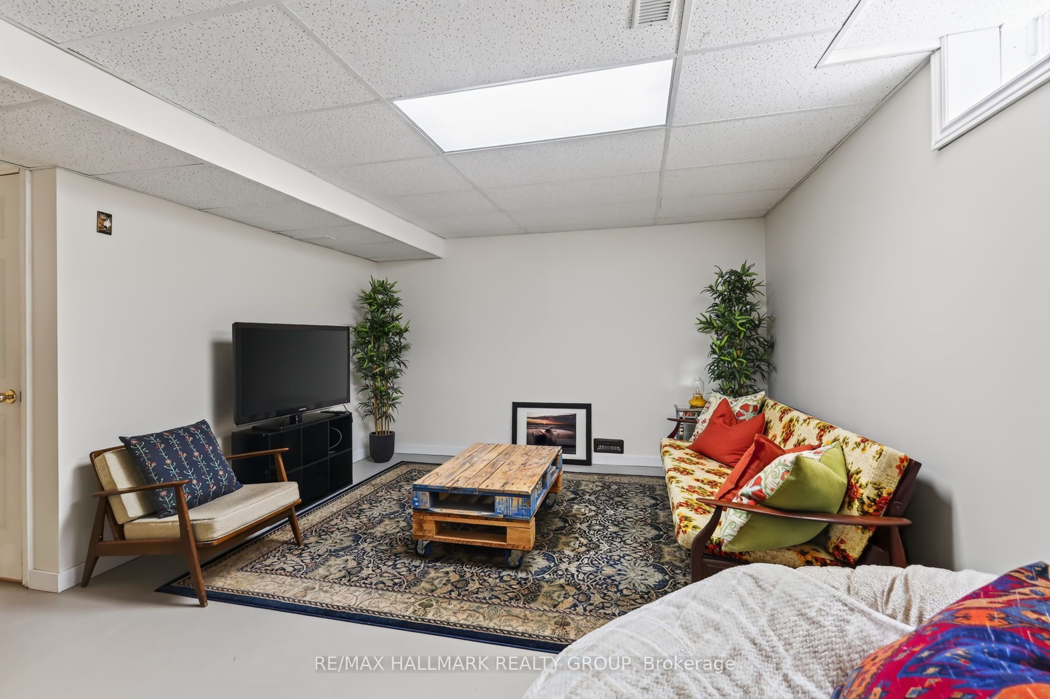 95 College Circle Property Photo 32