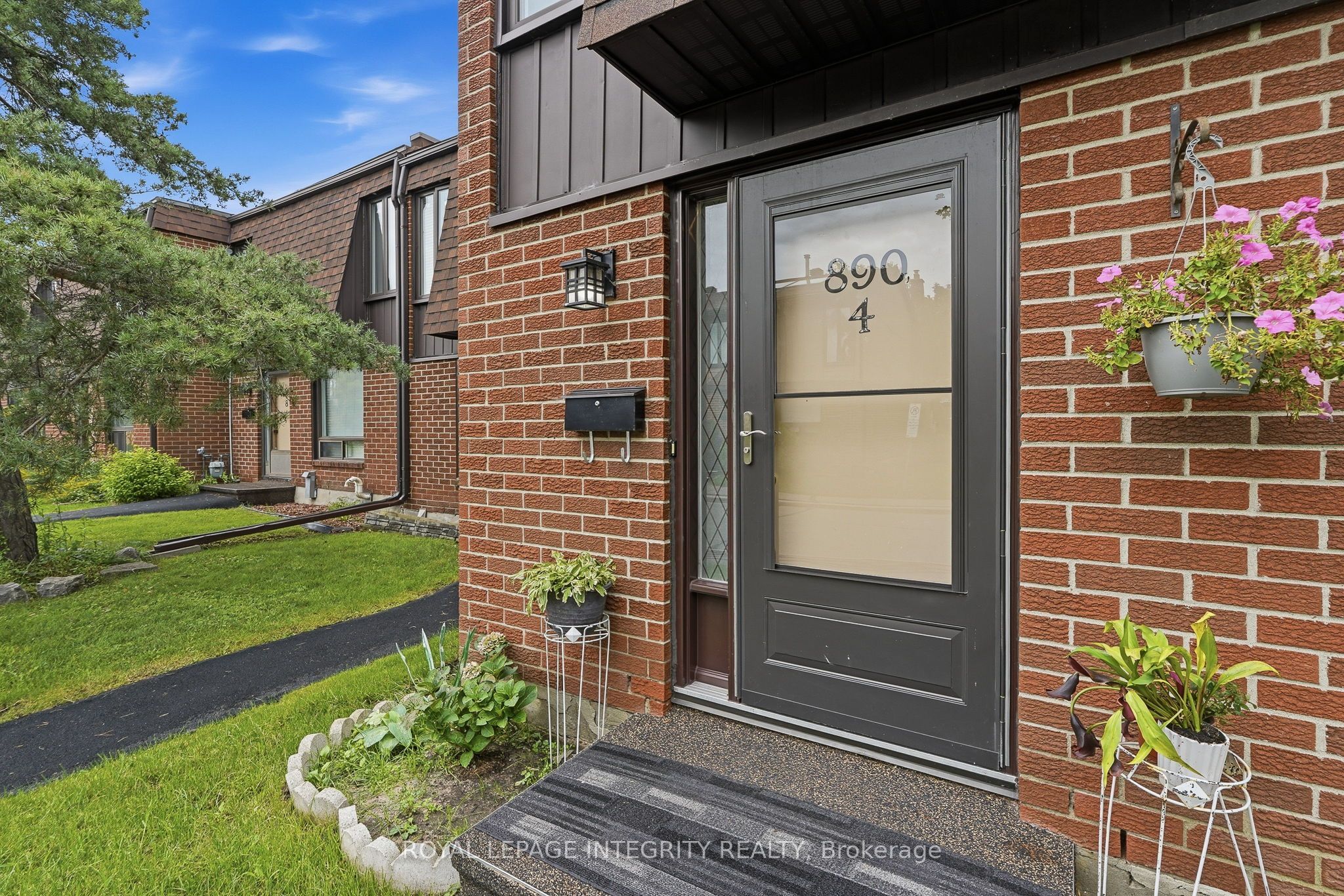 890 Cahill Drive W 4 Property Photo 3