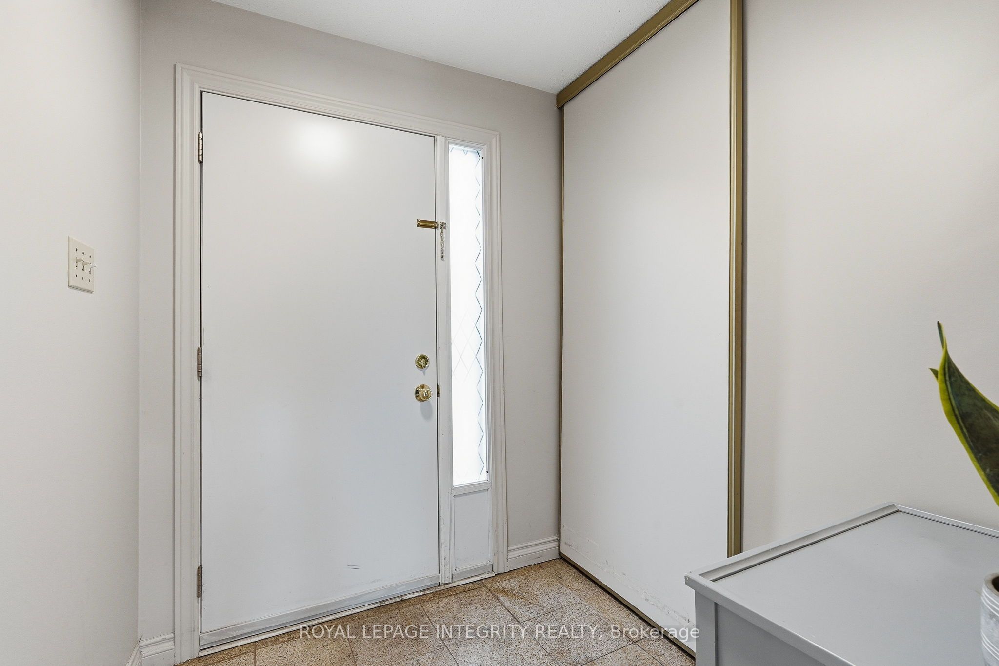 890 Cahill Drive W 4 Property Photo 4